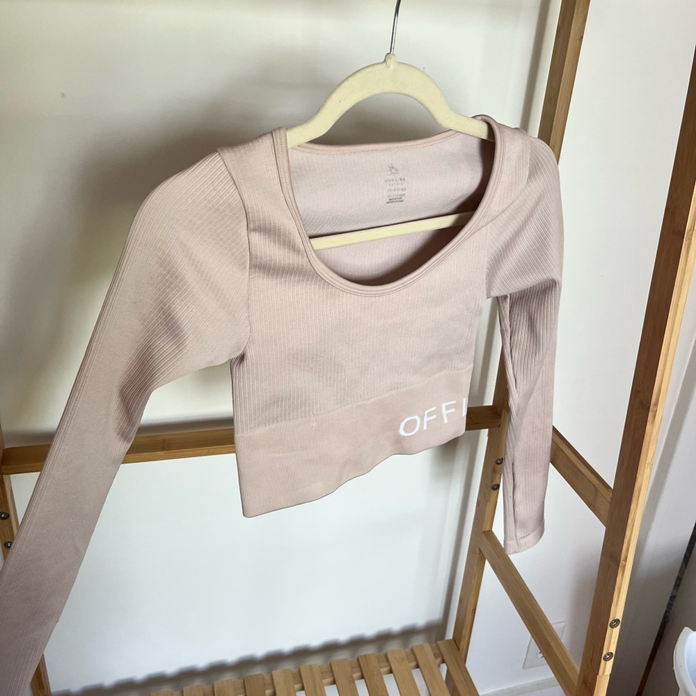 Light pink rubbed aerie workout top